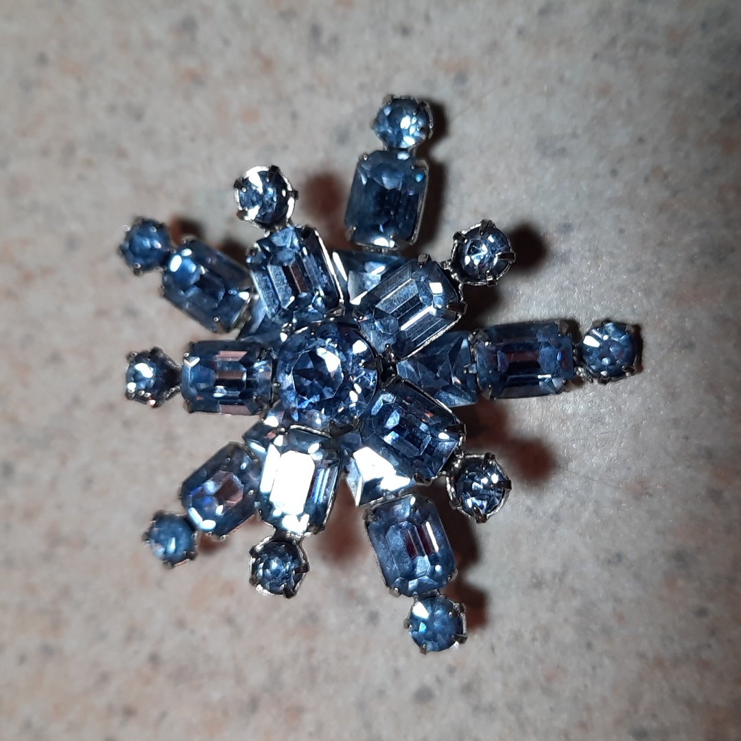 Beautiful Brooch That Looks Like A Snowflake